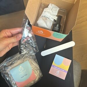 Nail tips and glue set w UV lamp (NEW)